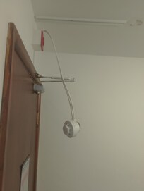 Smoke detector not fixed properly to the ceiling.