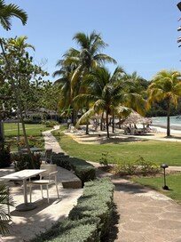 Beach and dining options are close to each other. Beaches had no garbage at all ~ were raked