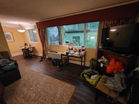 The neighbor's gardens were greatly appreciated, we never saw them as they have the blinds drawn on that side of their house