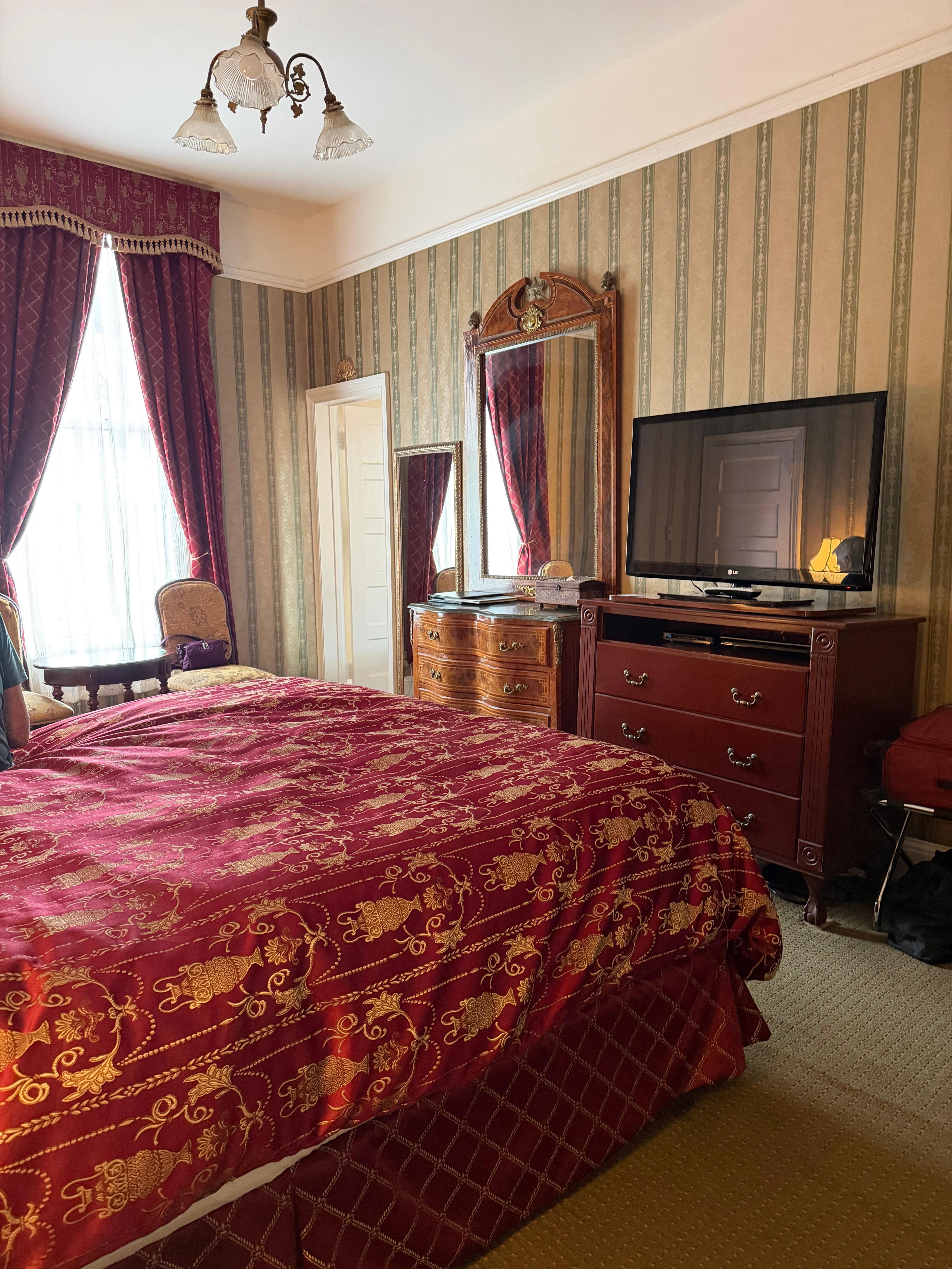 Room with king size bed