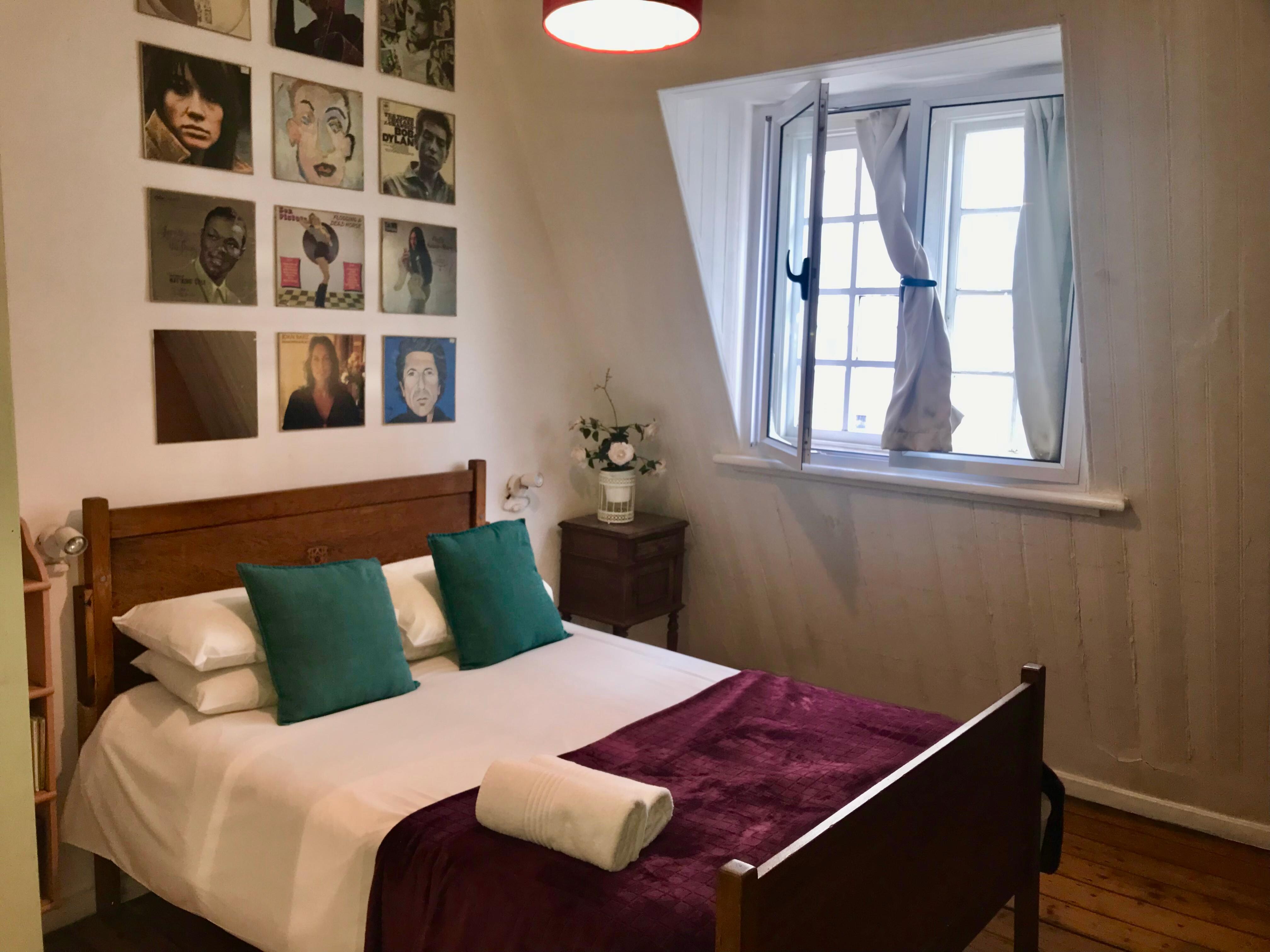 Fenêtre donnant sur long Street,
3eme etage