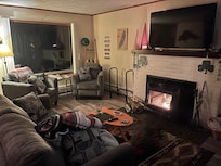 Warm and cozy family room w fireplace