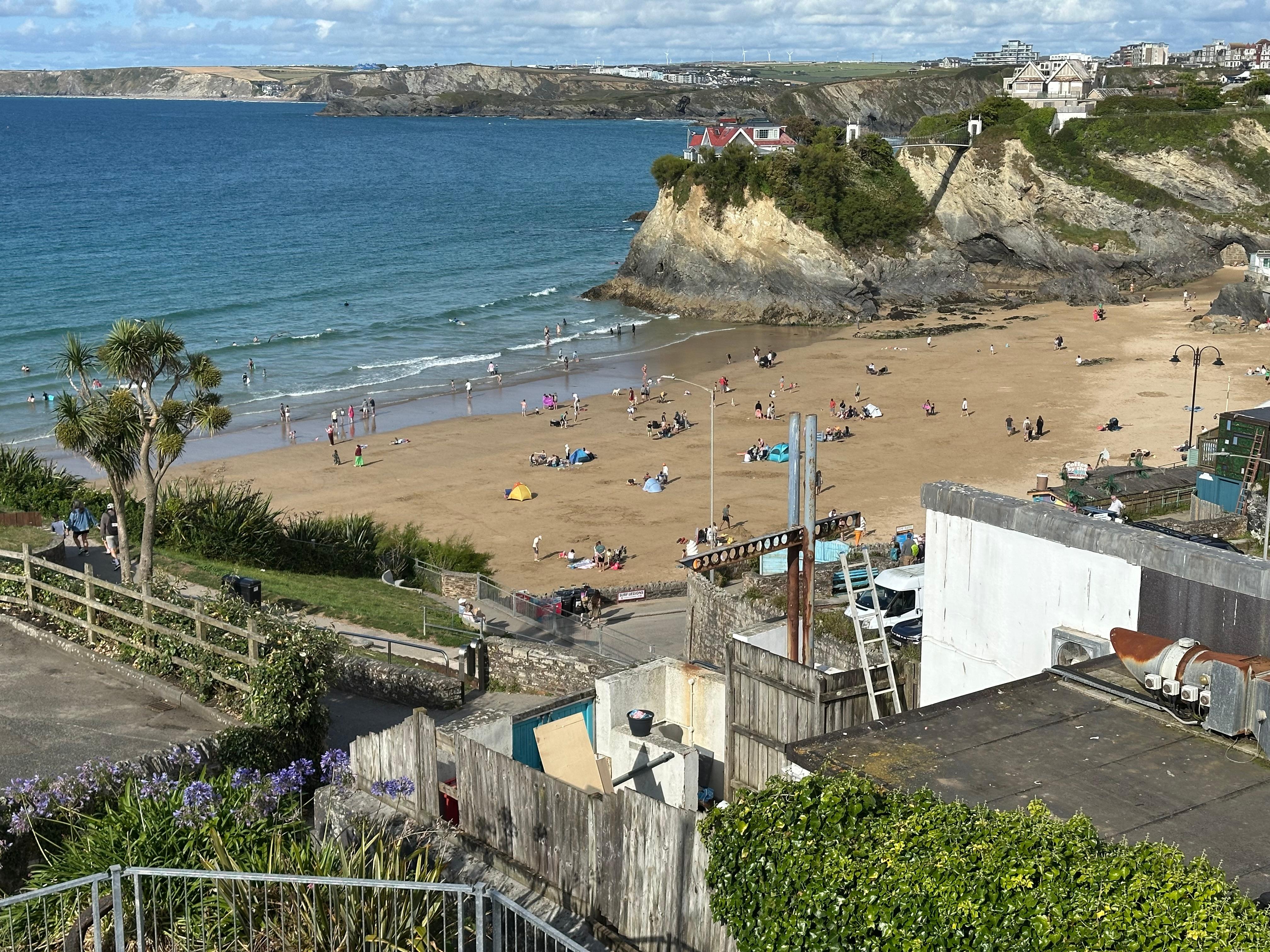 Ströndin rétt við hótelið