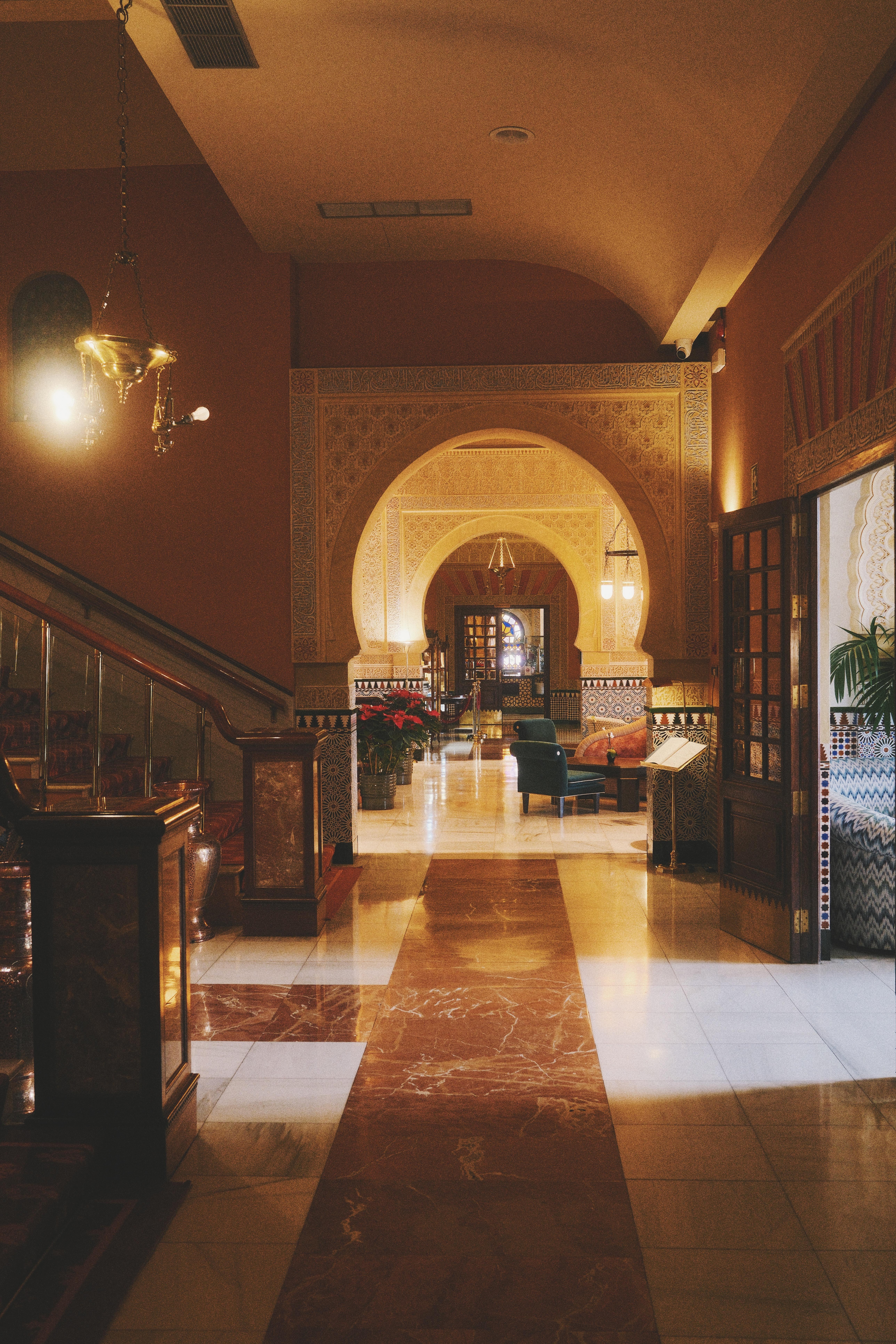 Very pretty interior, with Islamic/moorish elements. 