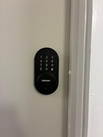 Small video the door doesnt lock from outside or inside