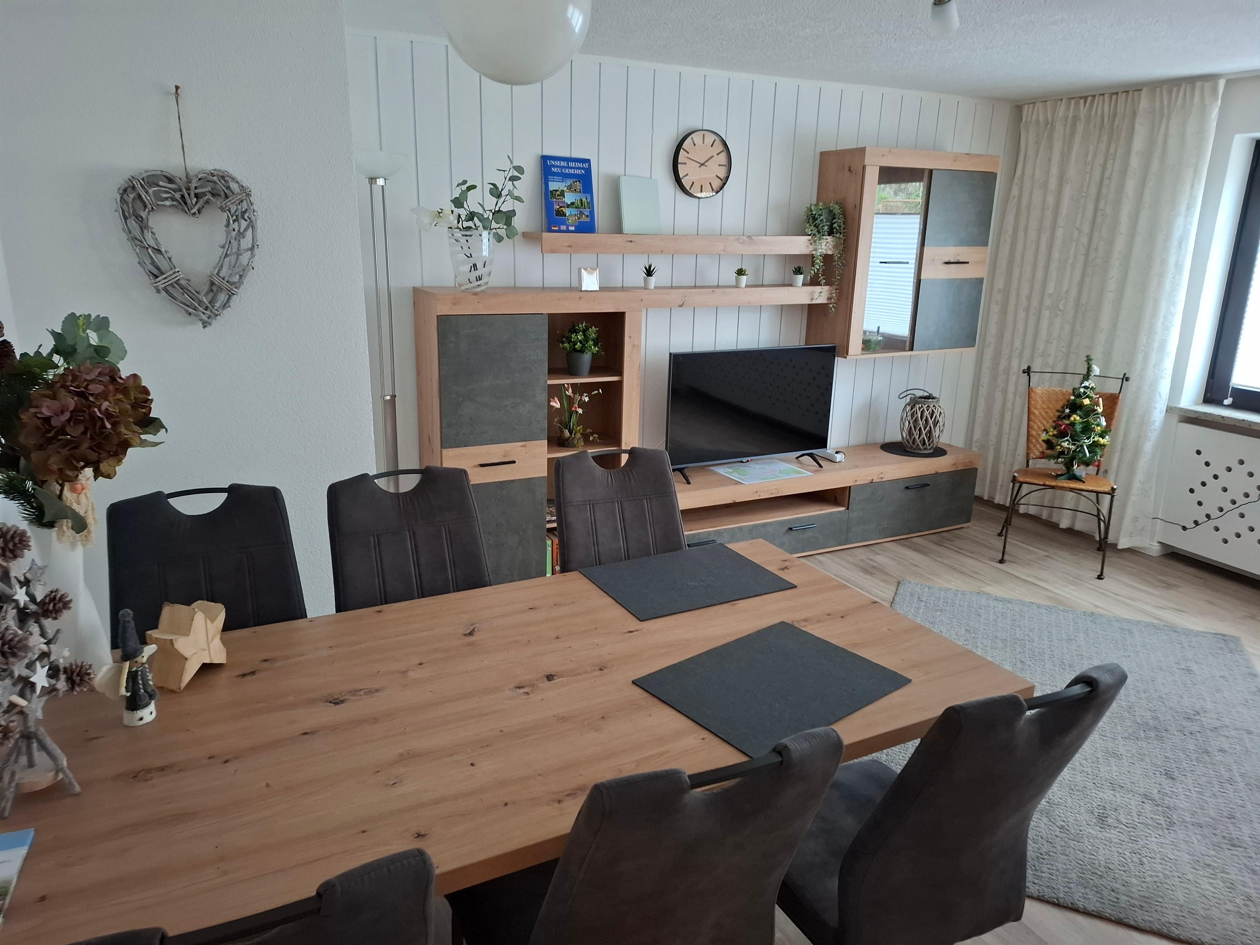 Wohnzimmer mit Essecke