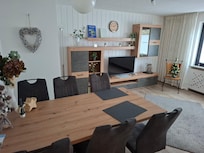 Wohnzimmer mit Essecke