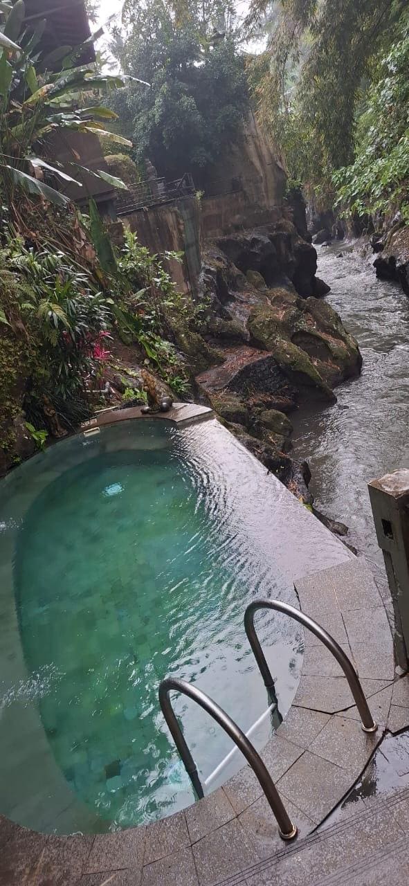 Mineral pool, wear a sarong