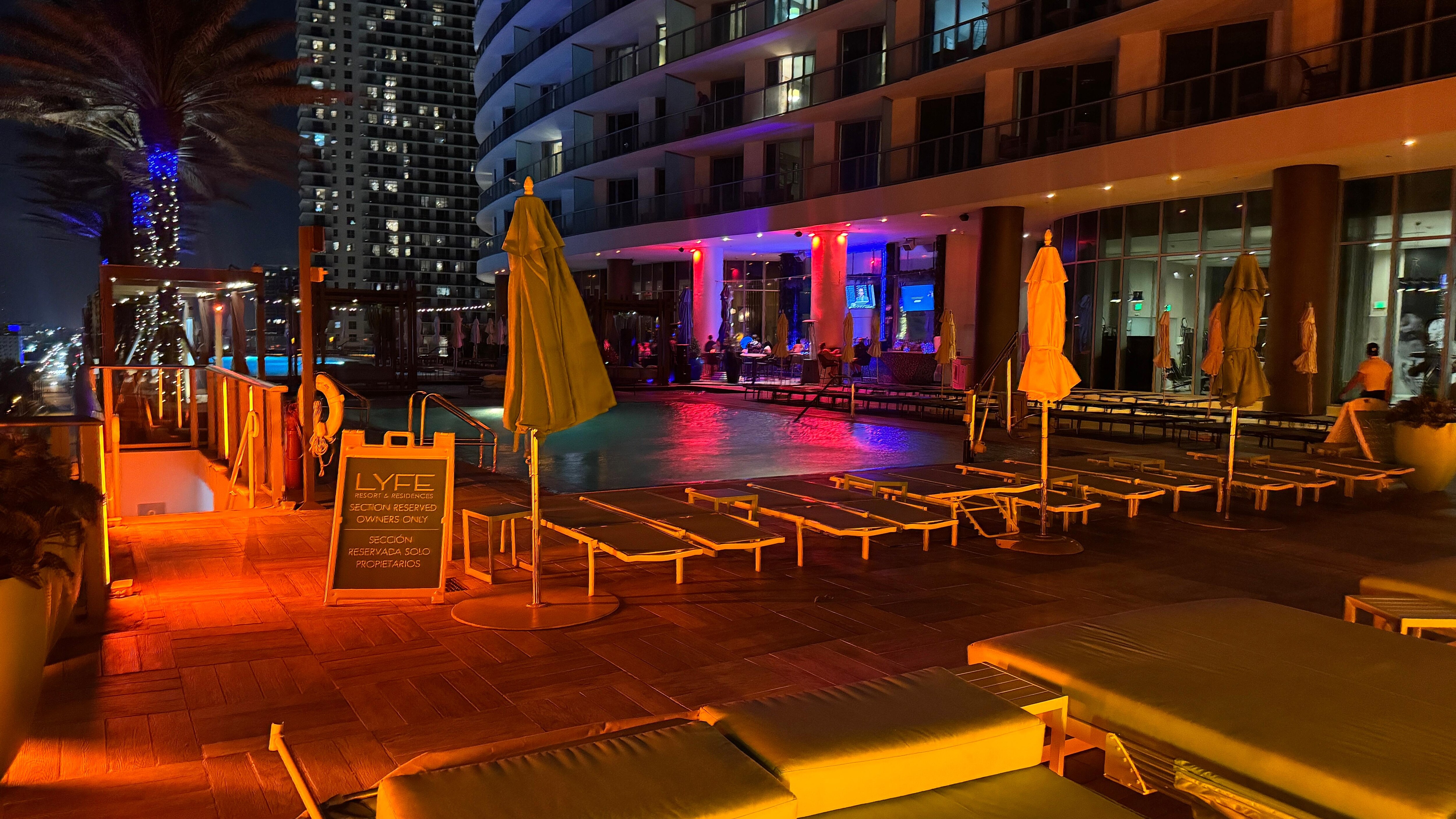 Pool on 9th floor 