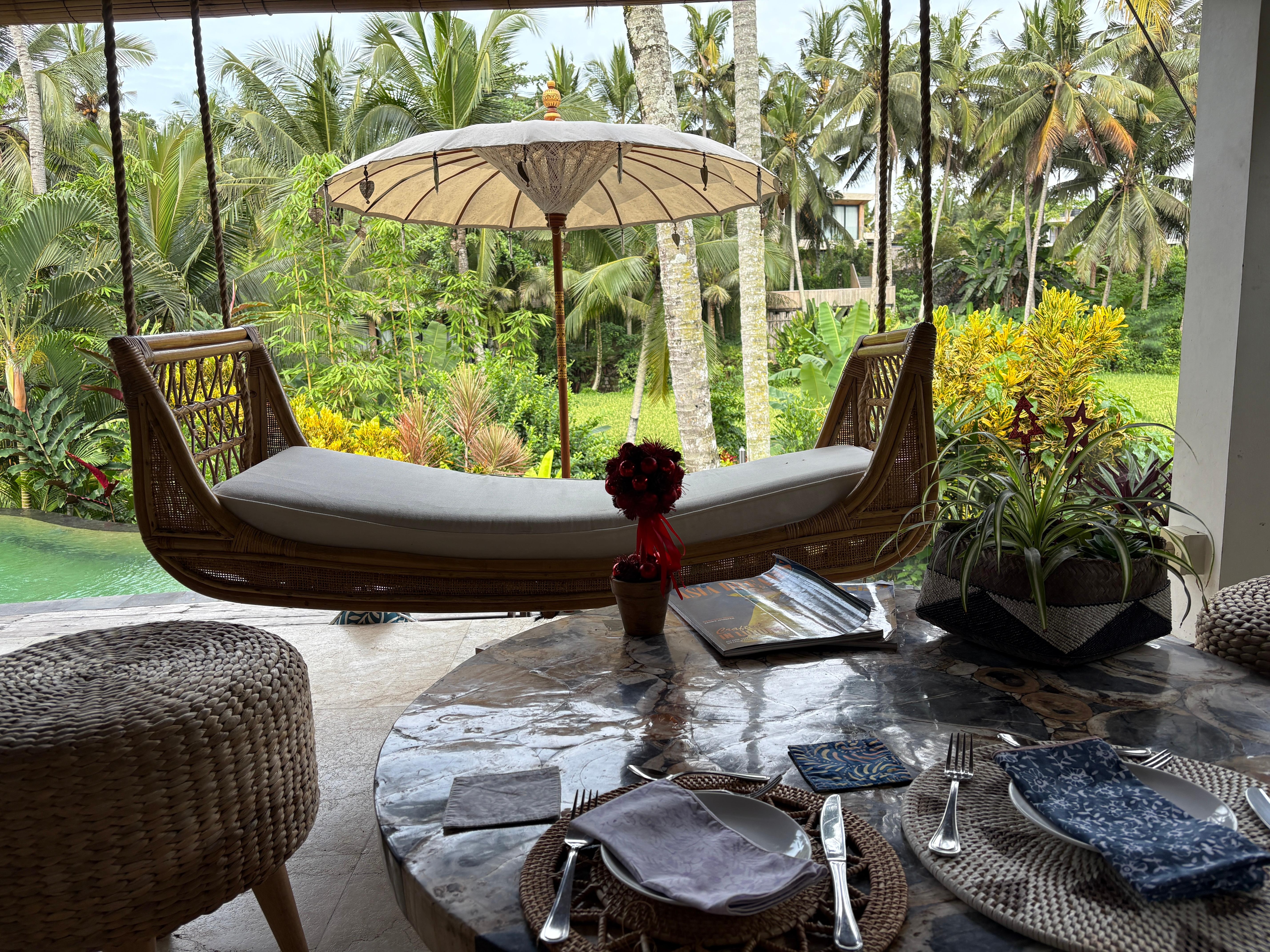 Restaurant overlooking the pool 