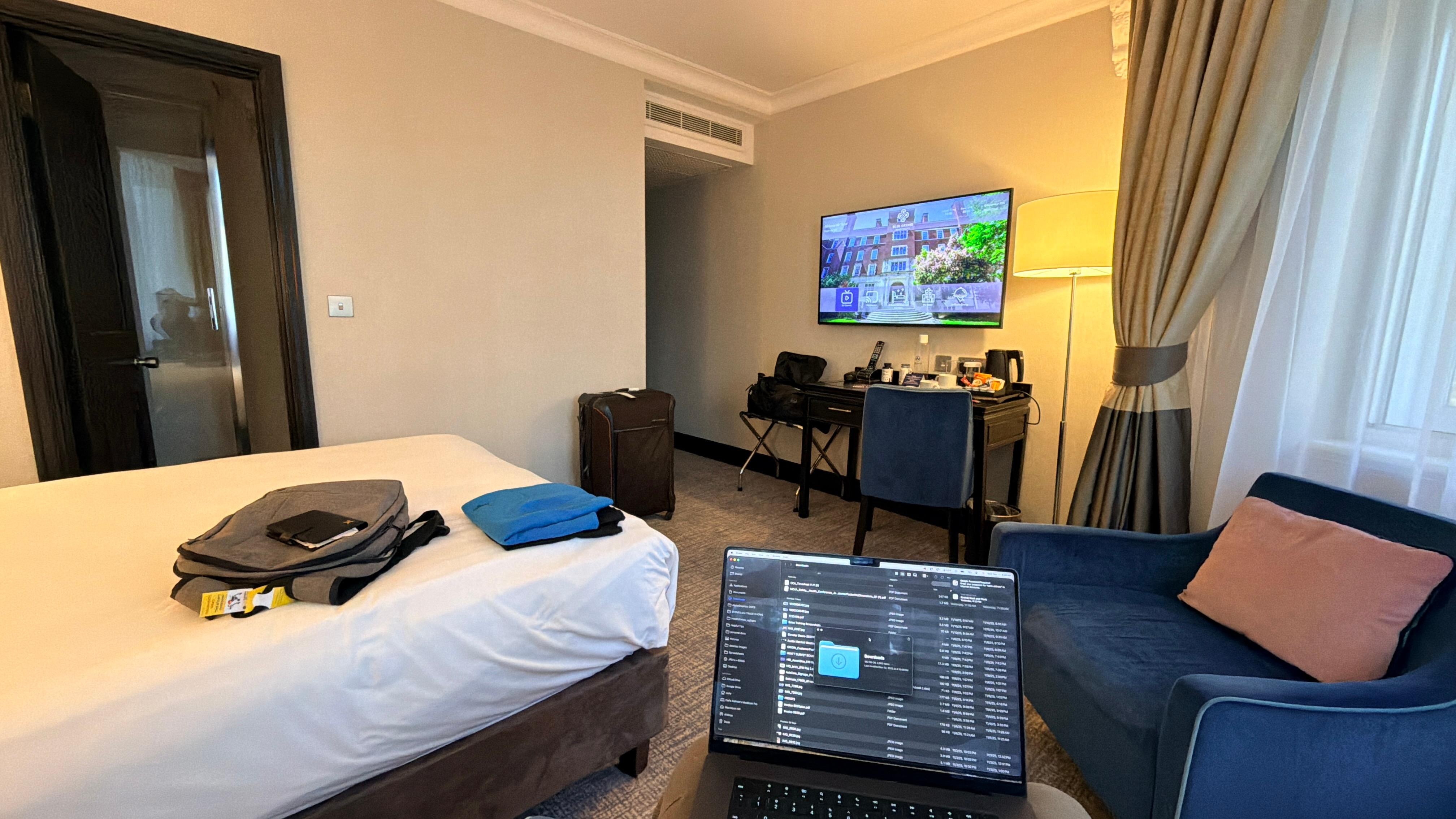 nice chairs by the bay windows to work from.