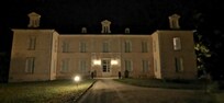 Le château à la nuit tombée.