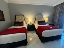 Plaza view deluxe double bed. Quiet view of street. Ocean Prime restaurant side.