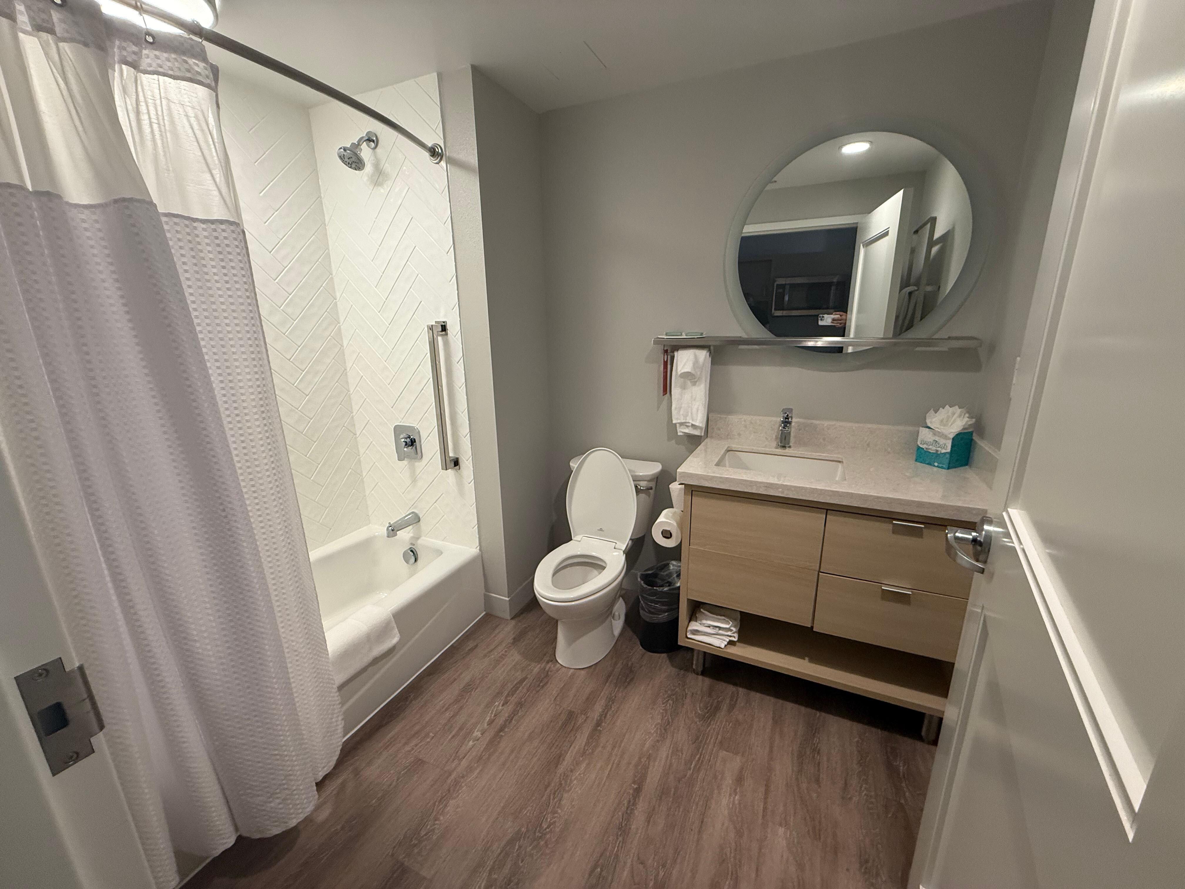 Belle salle de bain, propre et fonctionnel