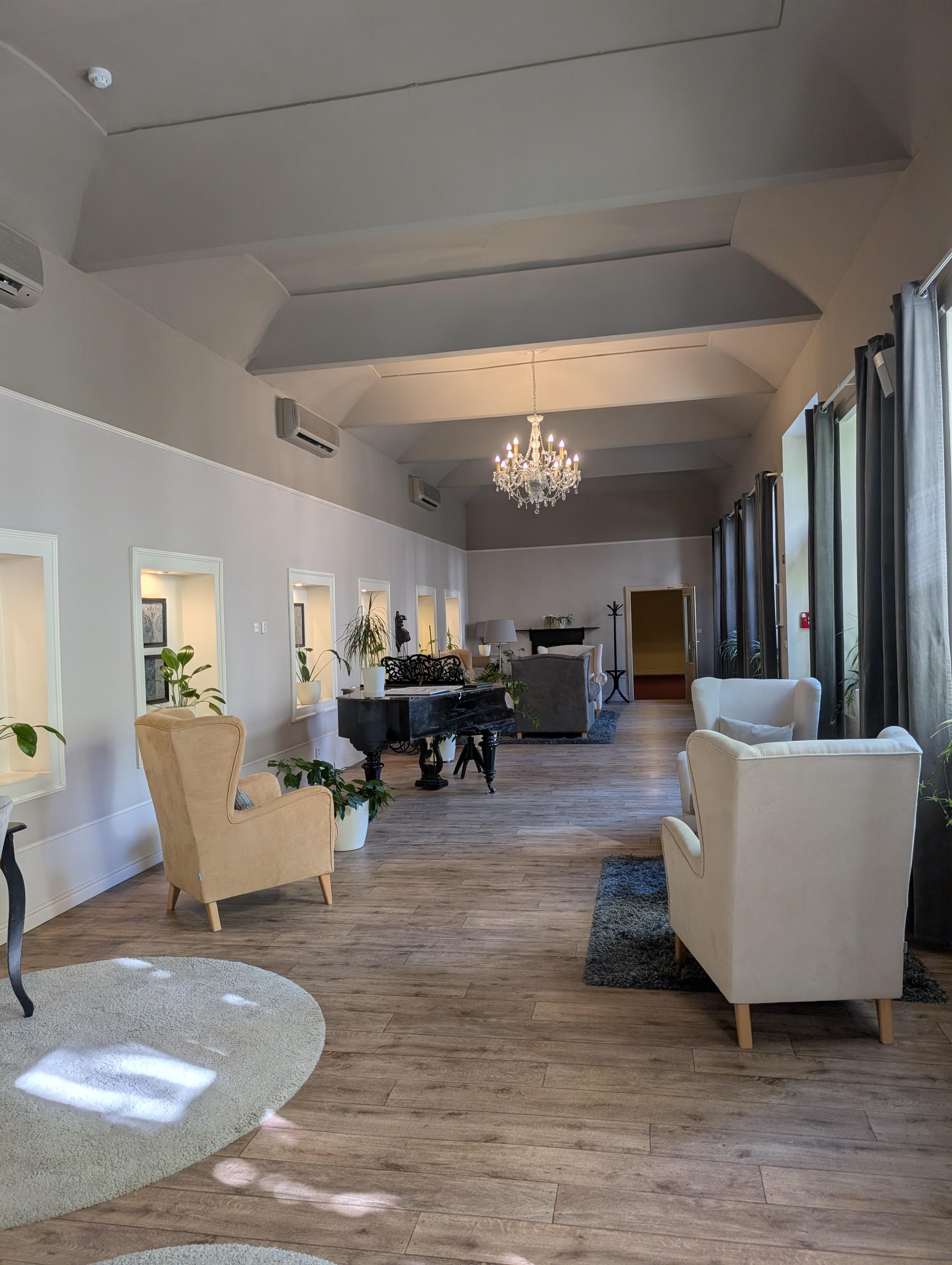 A lovely lounge to relax after a day of sightseeing!