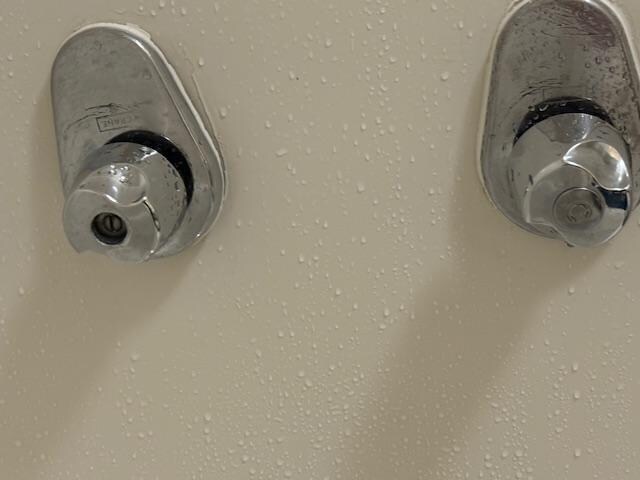 Hot Water valve in tub broken wife almost got scolded