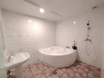 広すぎるバスルーム