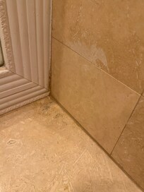 This is rust on the outside of the tub