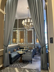 ロビーラウンジ