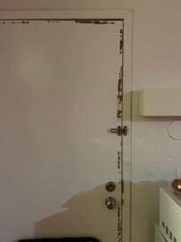 Door to adjoining room.