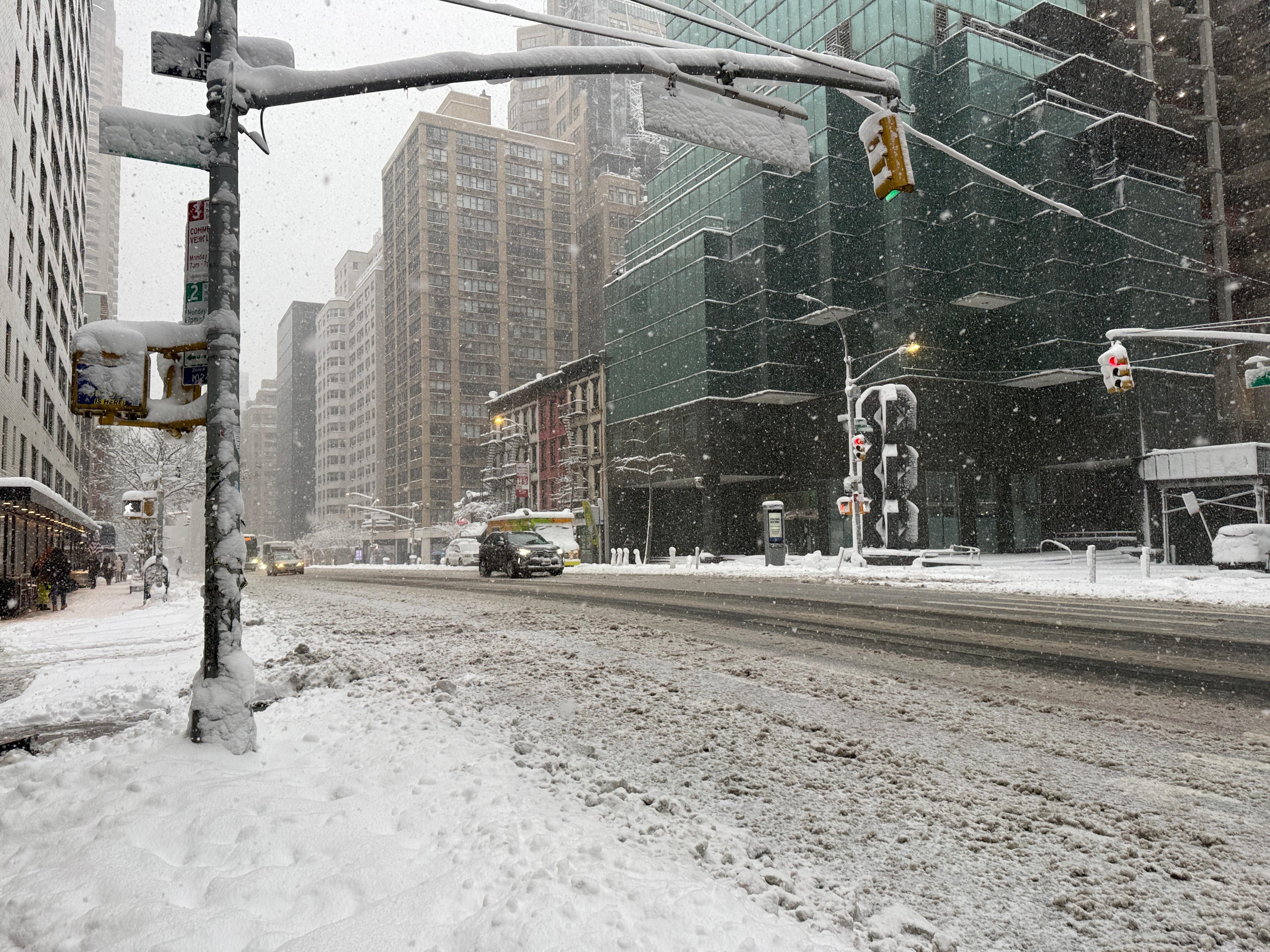 ホテル前、2番街