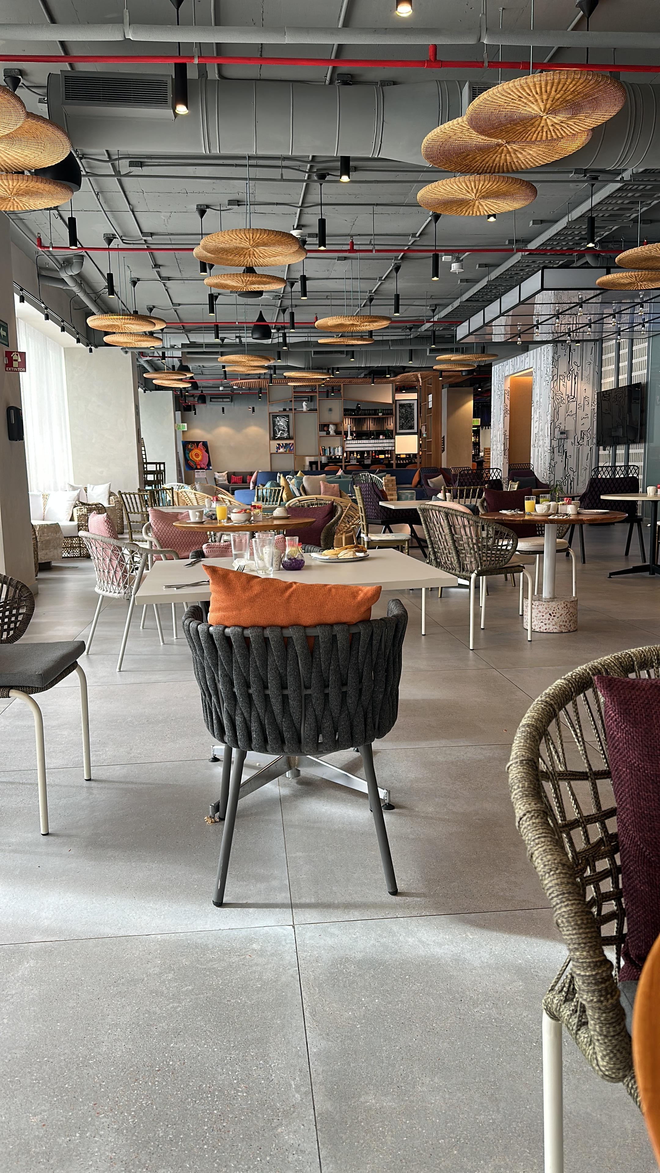 Breakfast and bar areas