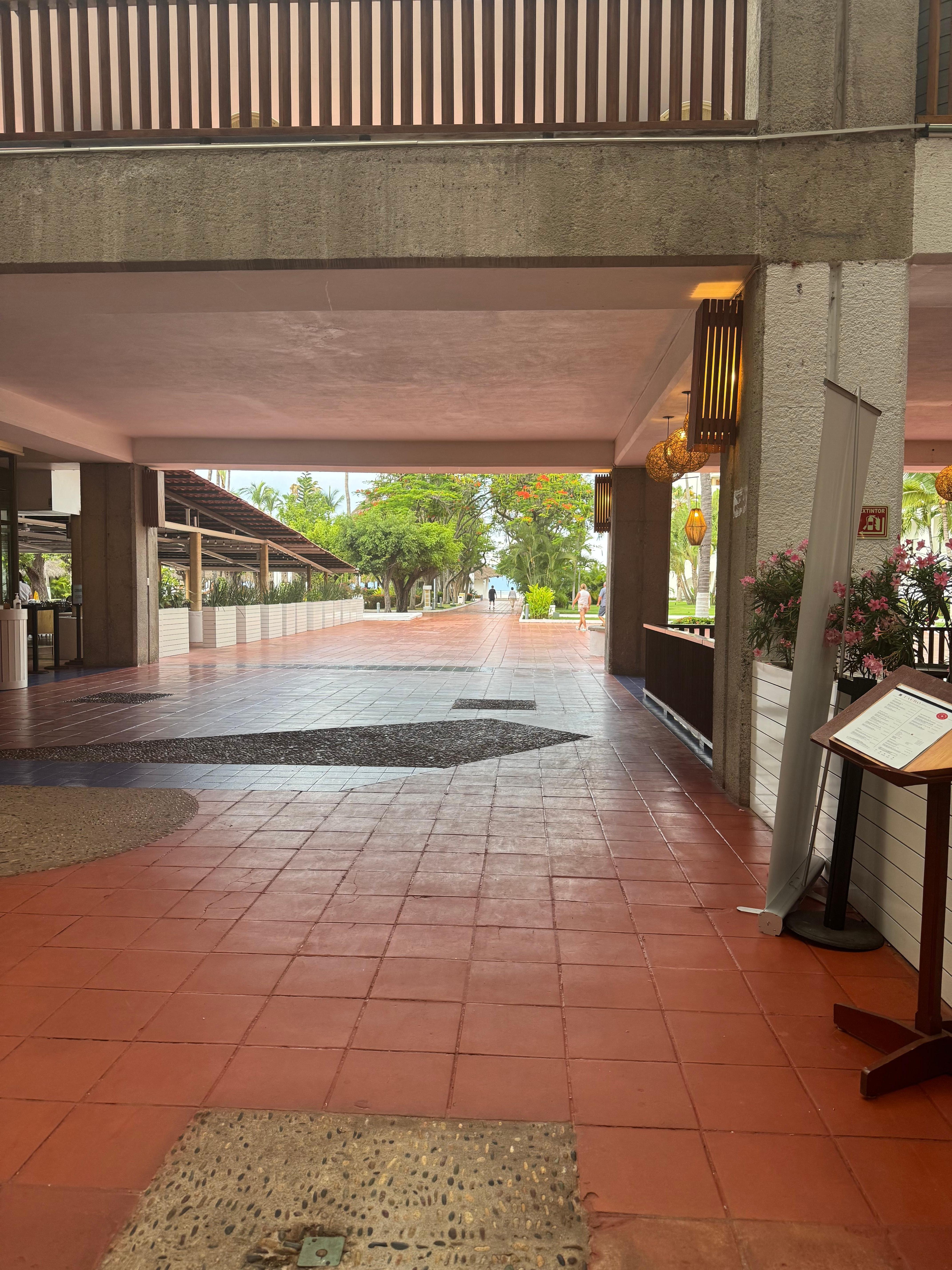 Foyer to the restaurants