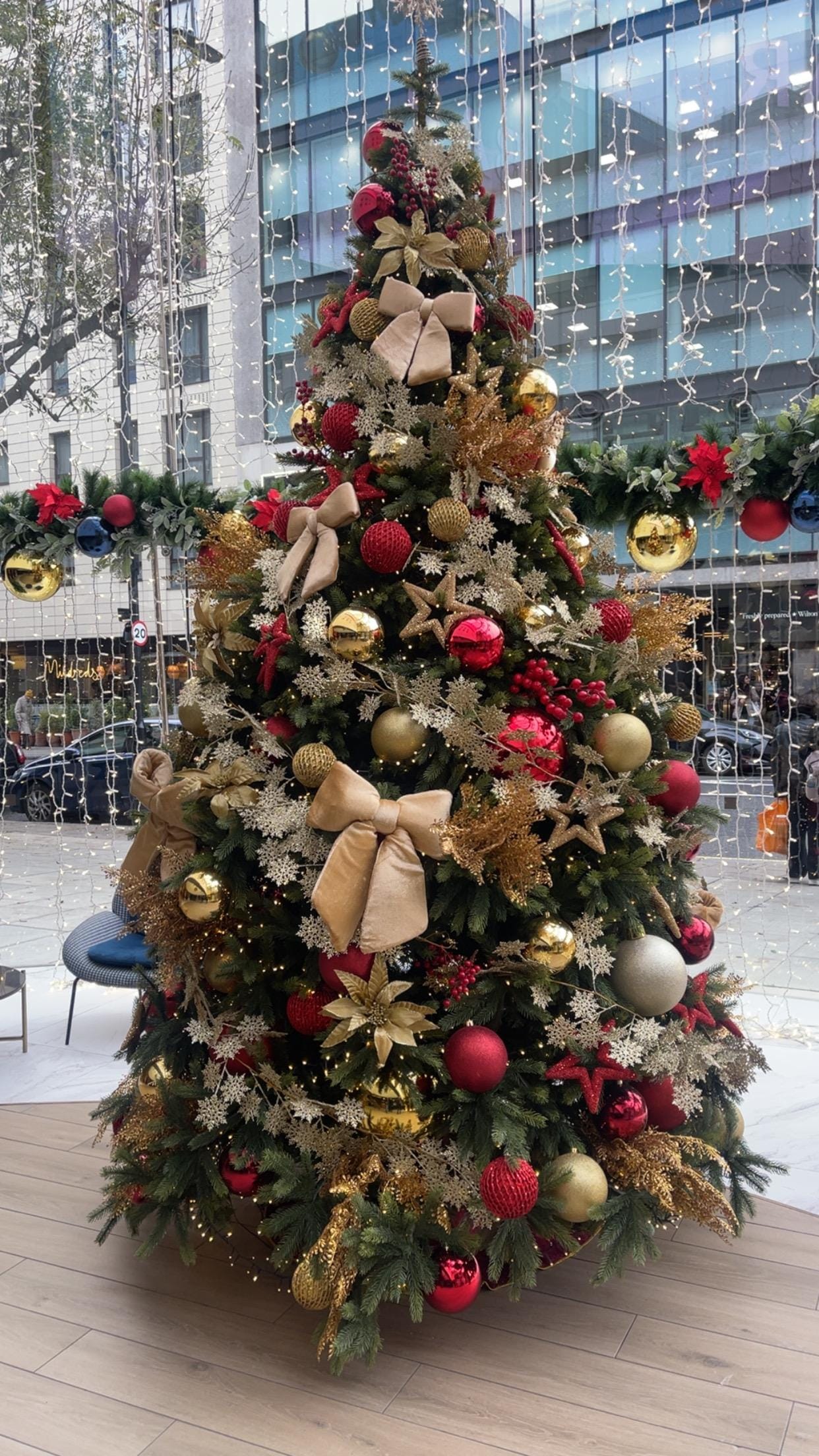 Super flott pyntet ved inngangen