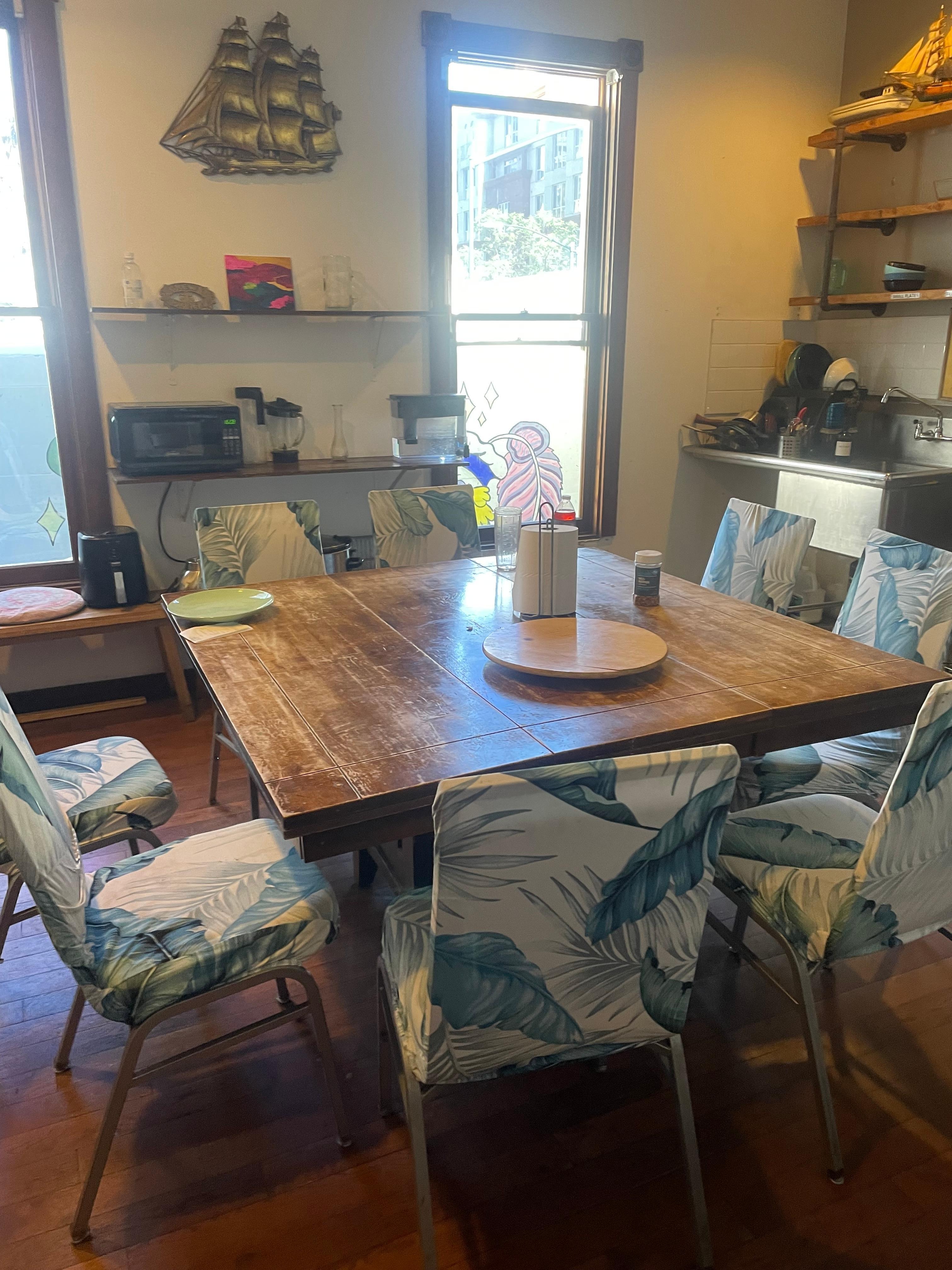 Shared kitchen to share meals with other guests