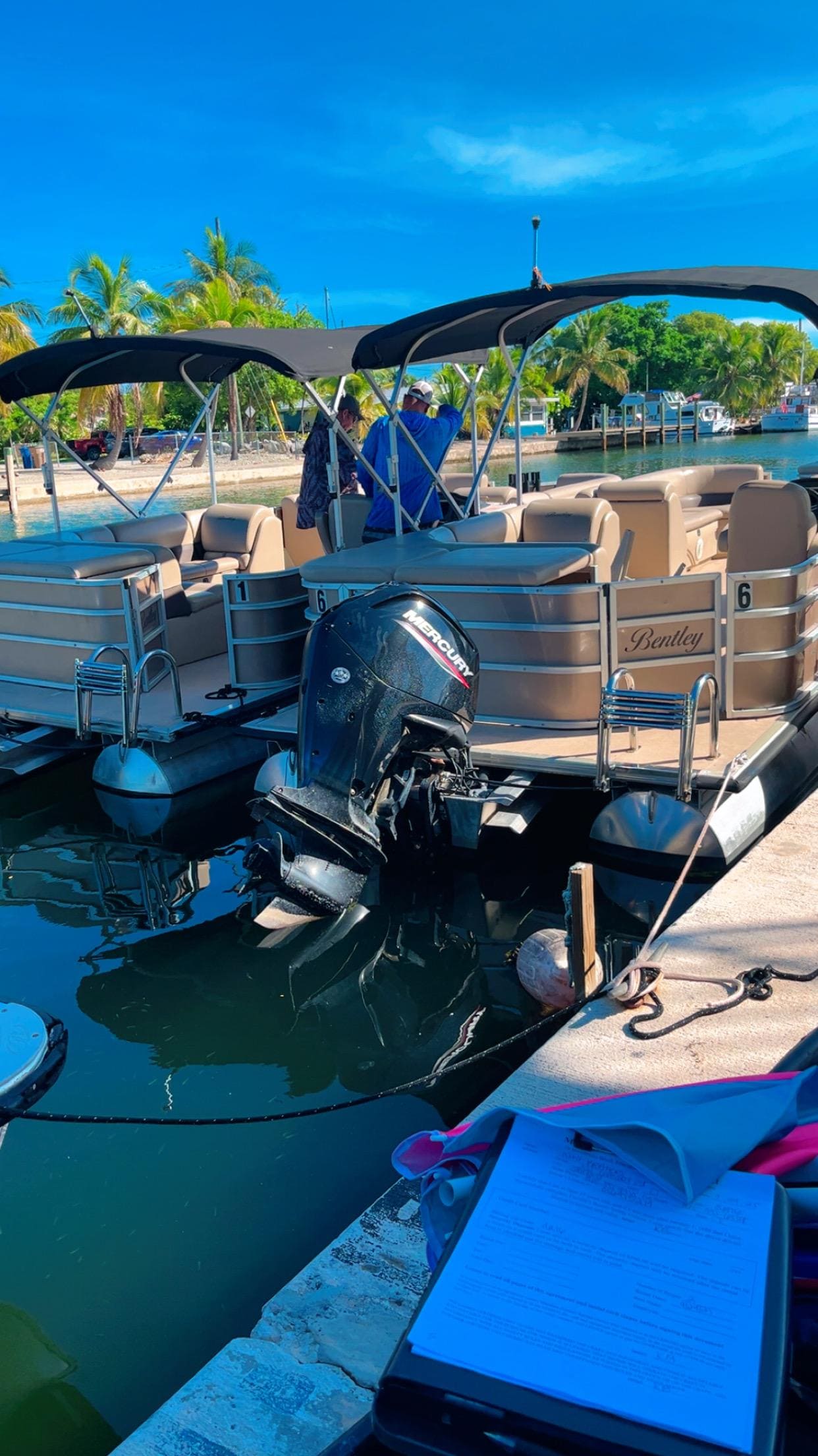 Pontoon boat rental 