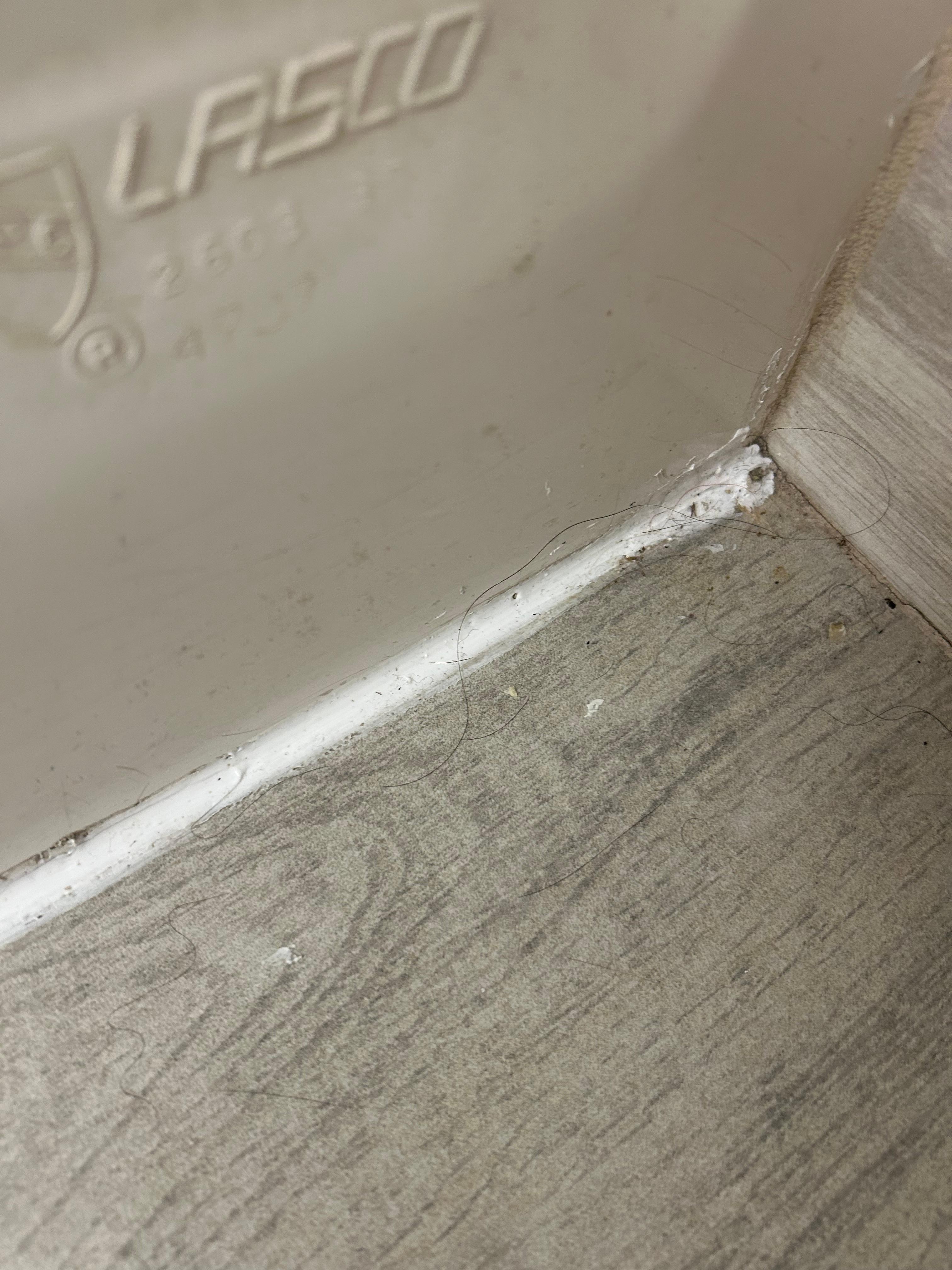  Stains of hair every where in the bathroom