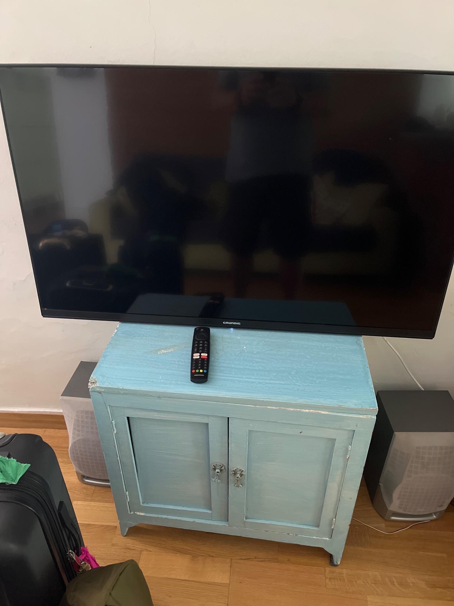 TV APOYADO SIN PATAS UN PELIGRO 