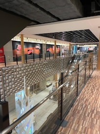 Hotel restaurants and shopping