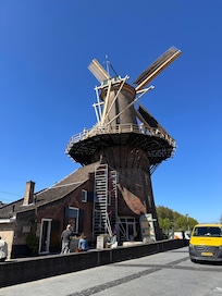 Working grain windmill
