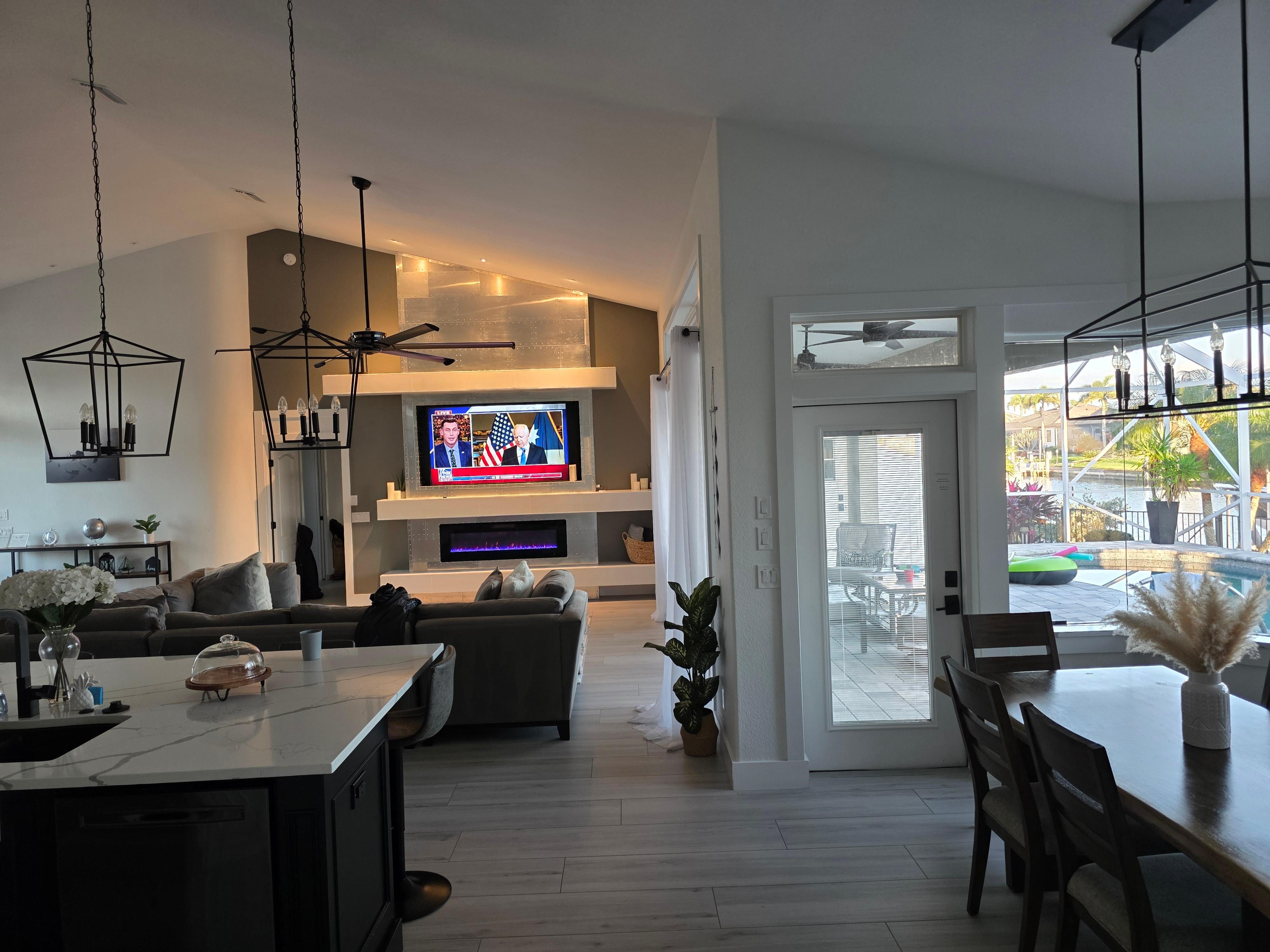 Living room Kitchen/ Living room 