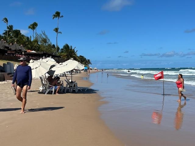 praia, distante 330 m