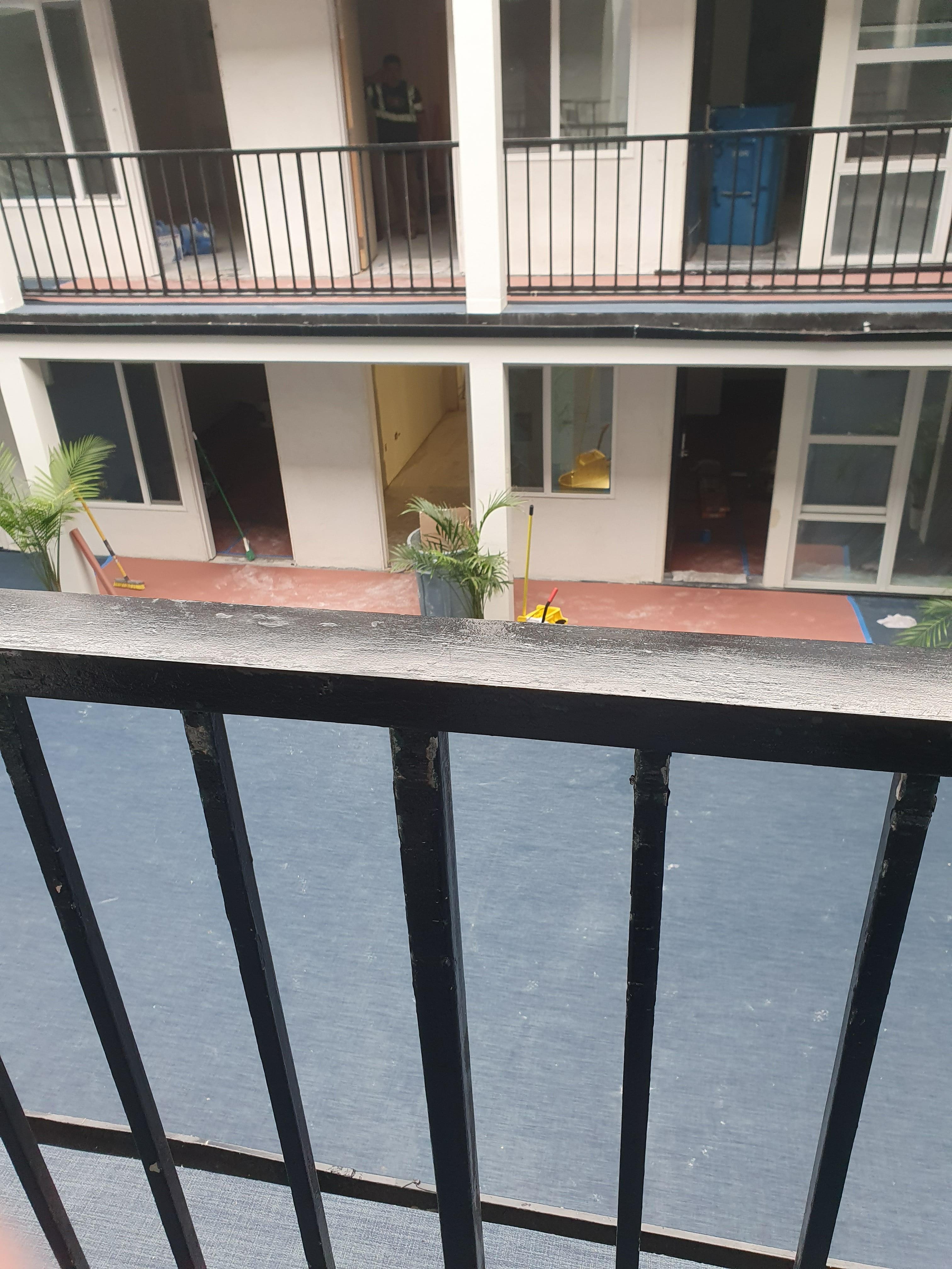 construction site from 8am in the morning next to and bellow us.