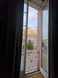 Blick vom Bett aus auf das Museum