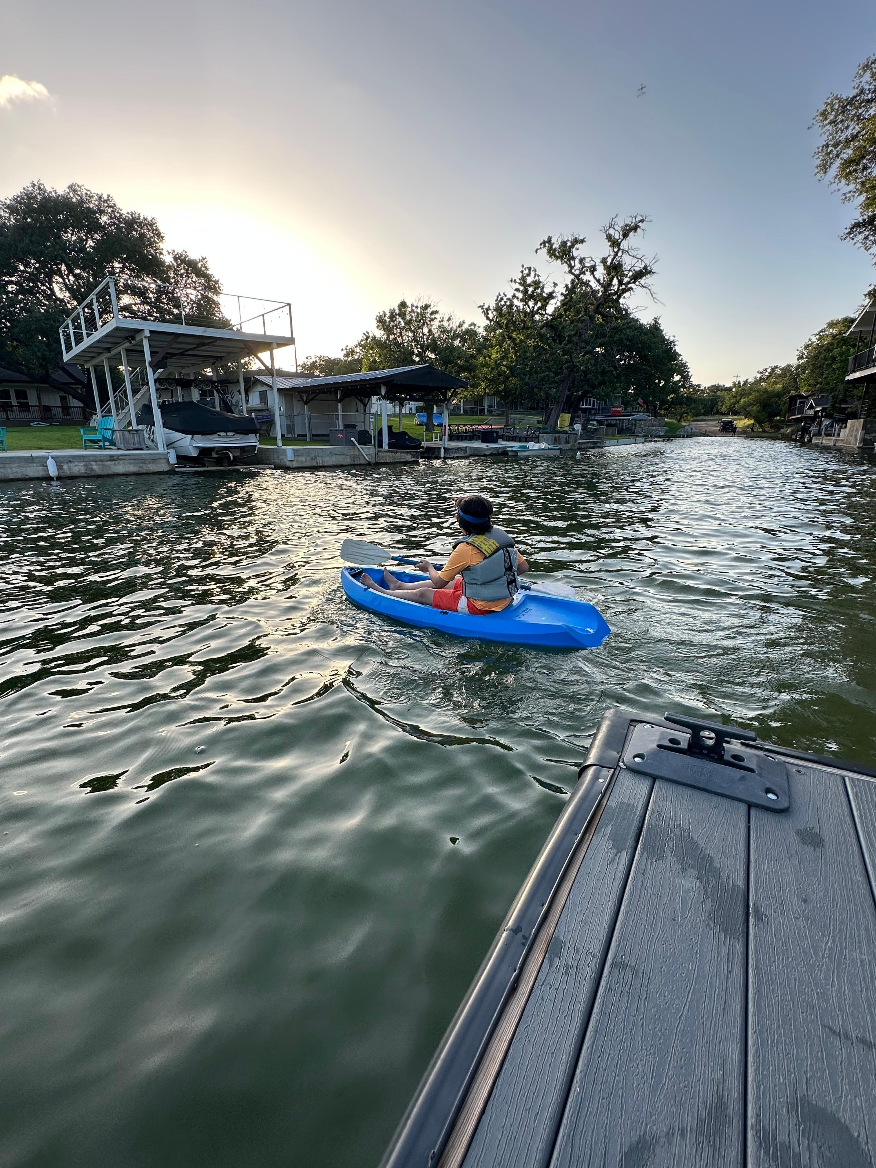 2 children’s kayaks were available, as well as a Lily pad and paddle board.