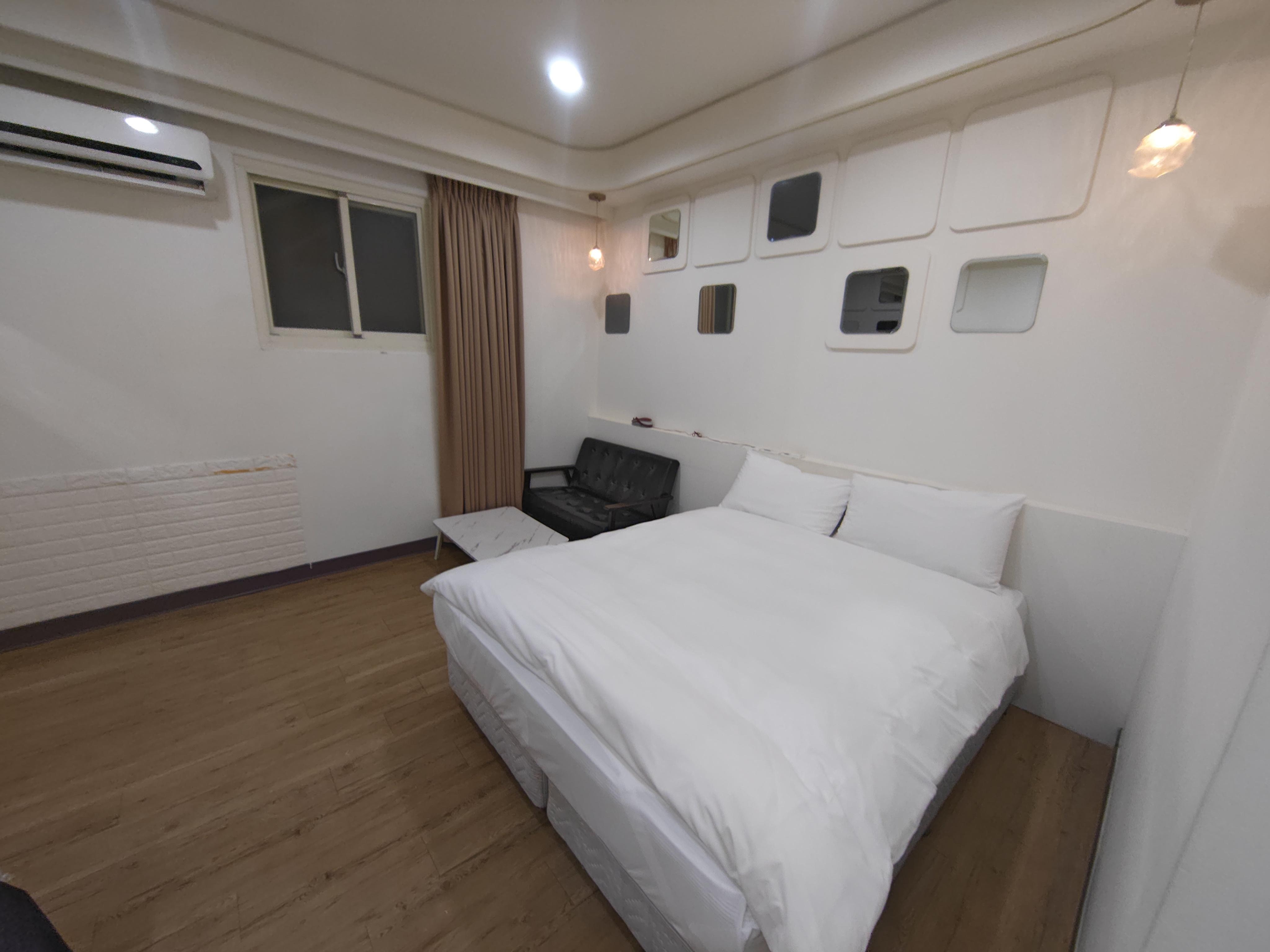 ぱっと見きれいですが、床に物を置くのは避けたい