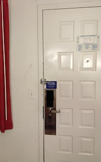 Door doesn't fit right.