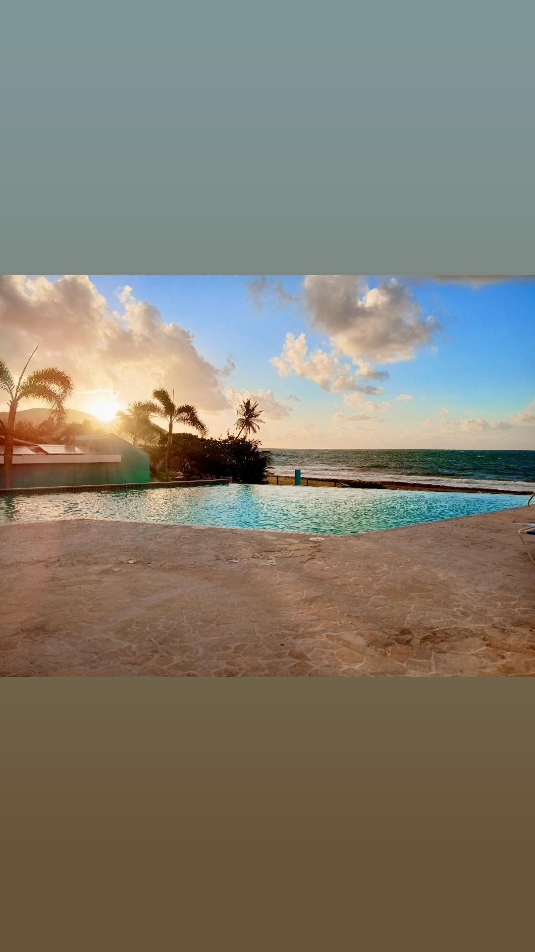 Piscina al amanecer 