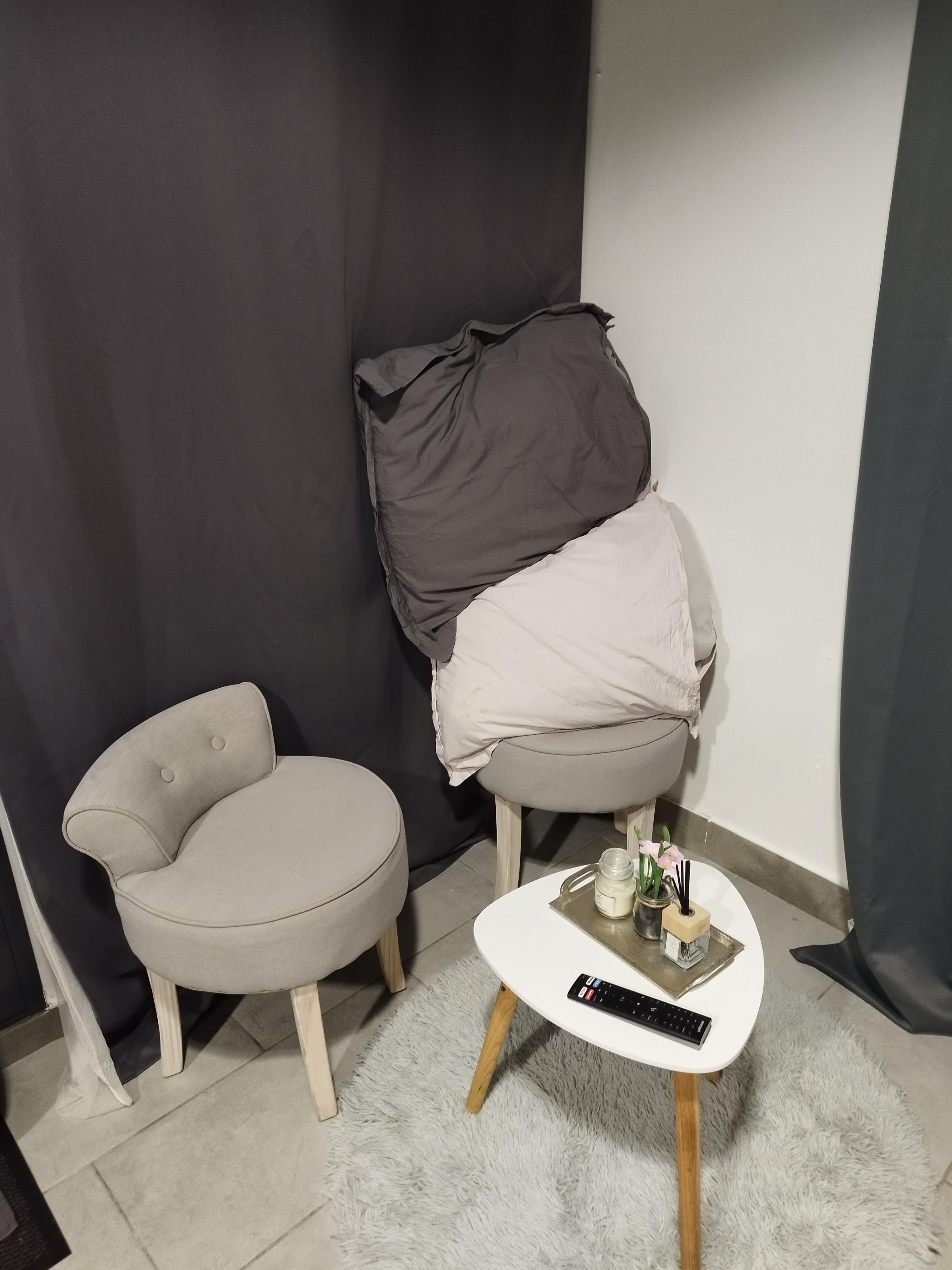 Chaises et table remplacées