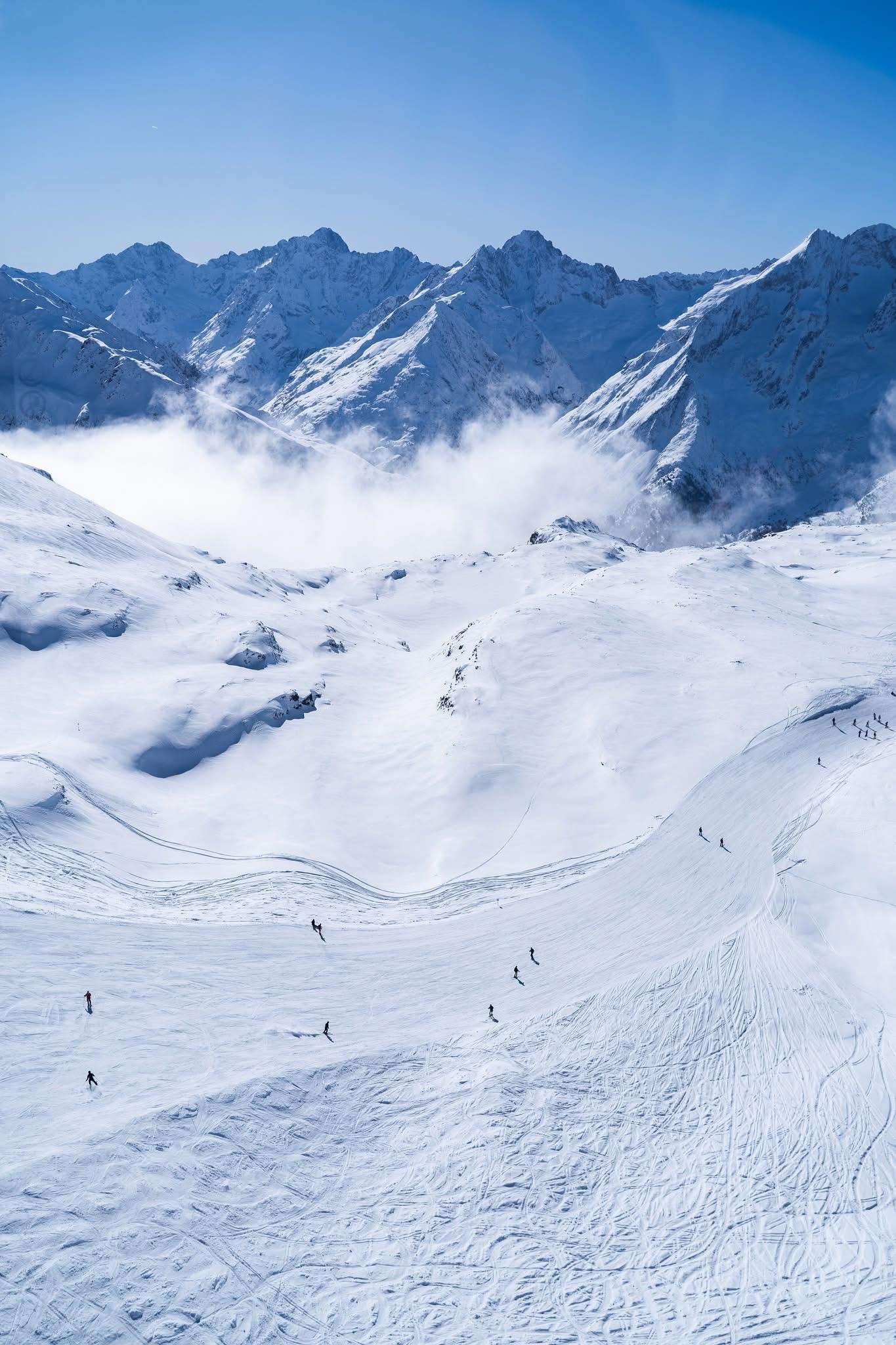 The vast open higher pistes at L2A