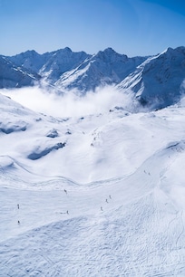 The vast open higher pistes at L2A