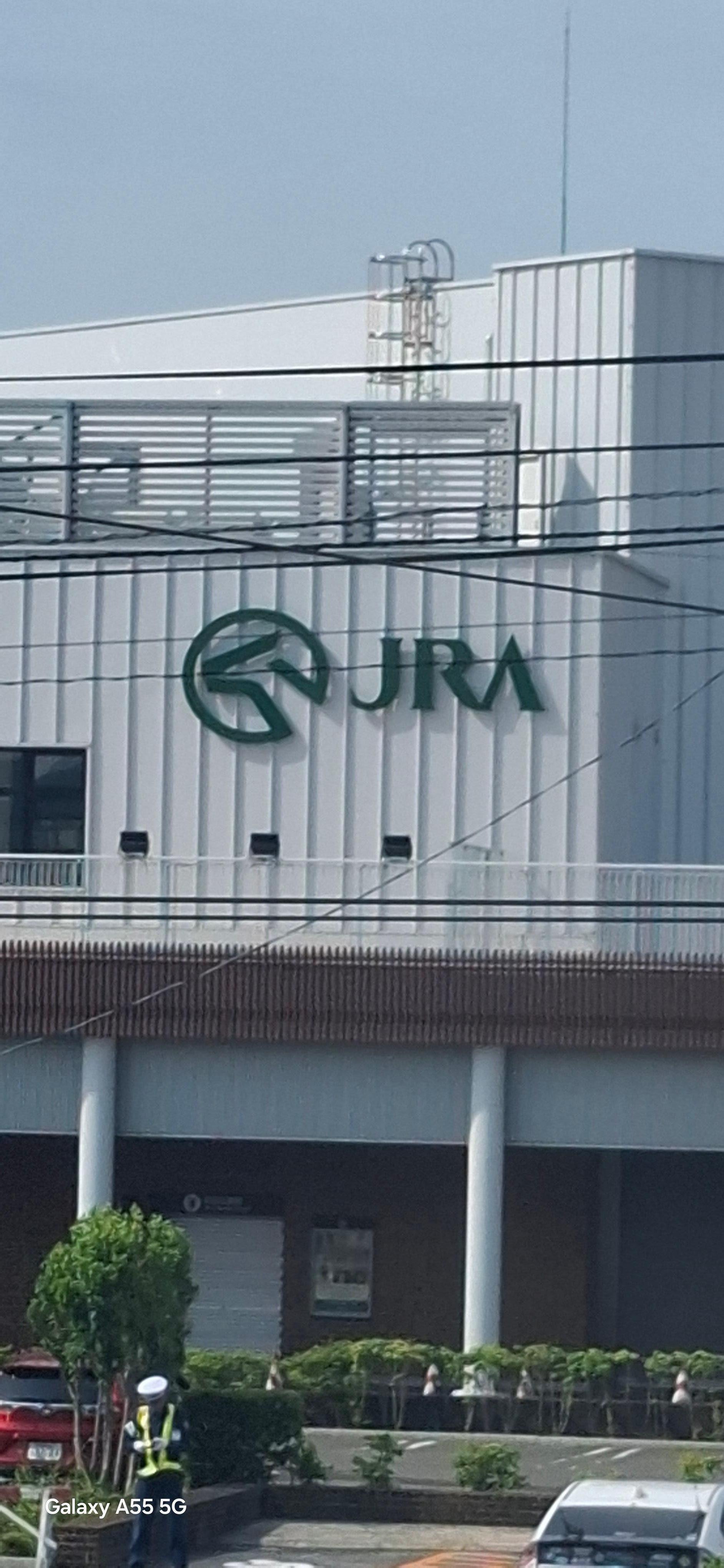 朝の様子。部屋から函館競馬場が見えます。