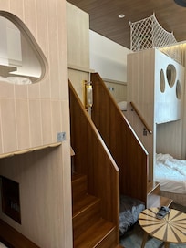 2 queens on bottom. 2 full size at top of stairs. Great for kids.