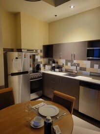 Full kitchen