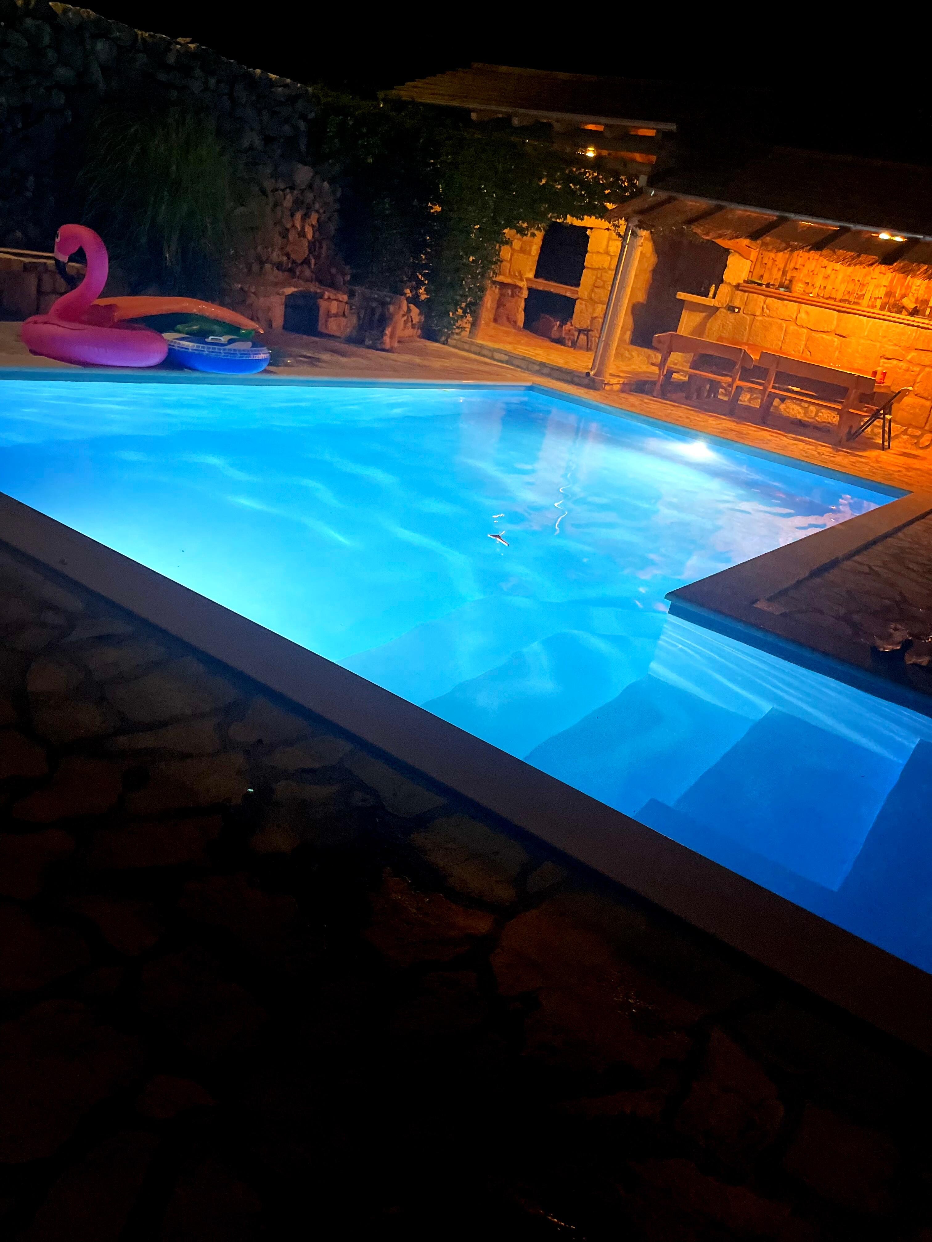Pool bei Nacht 
