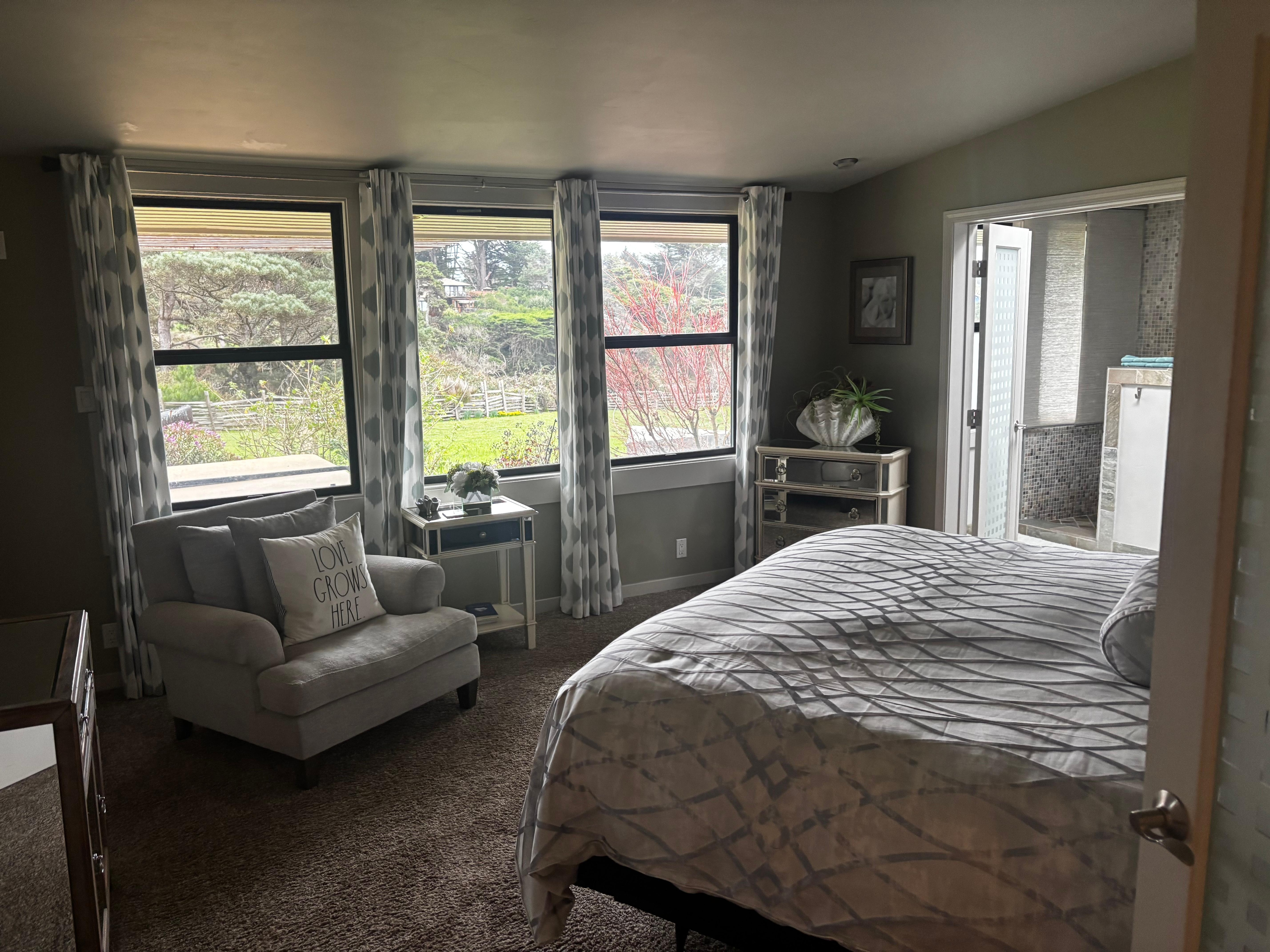 Primary bedroom with King bed and en suite 